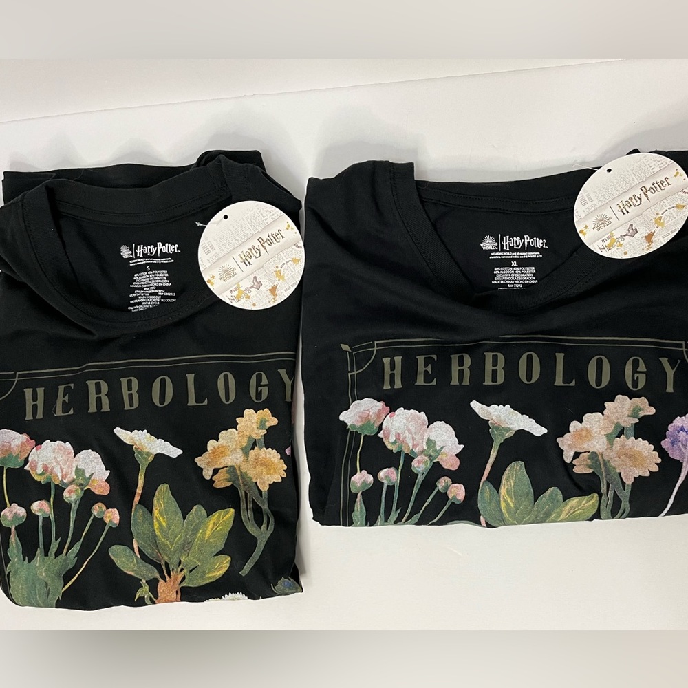 Harry Potter Herbology Hogwarts Graphic Black Print Tee Shirt Unisex Size Small - Picture 8 of 8